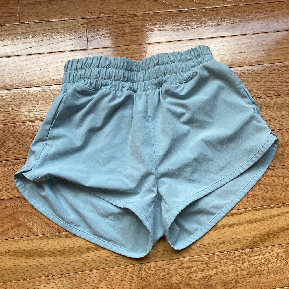 Athleta Girl Run Free 2.5” green shorts, size XS/6. Like NEW